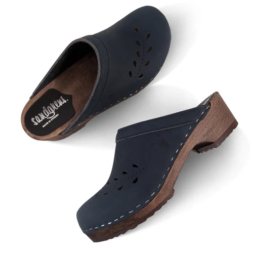 Flat clog sandals sales