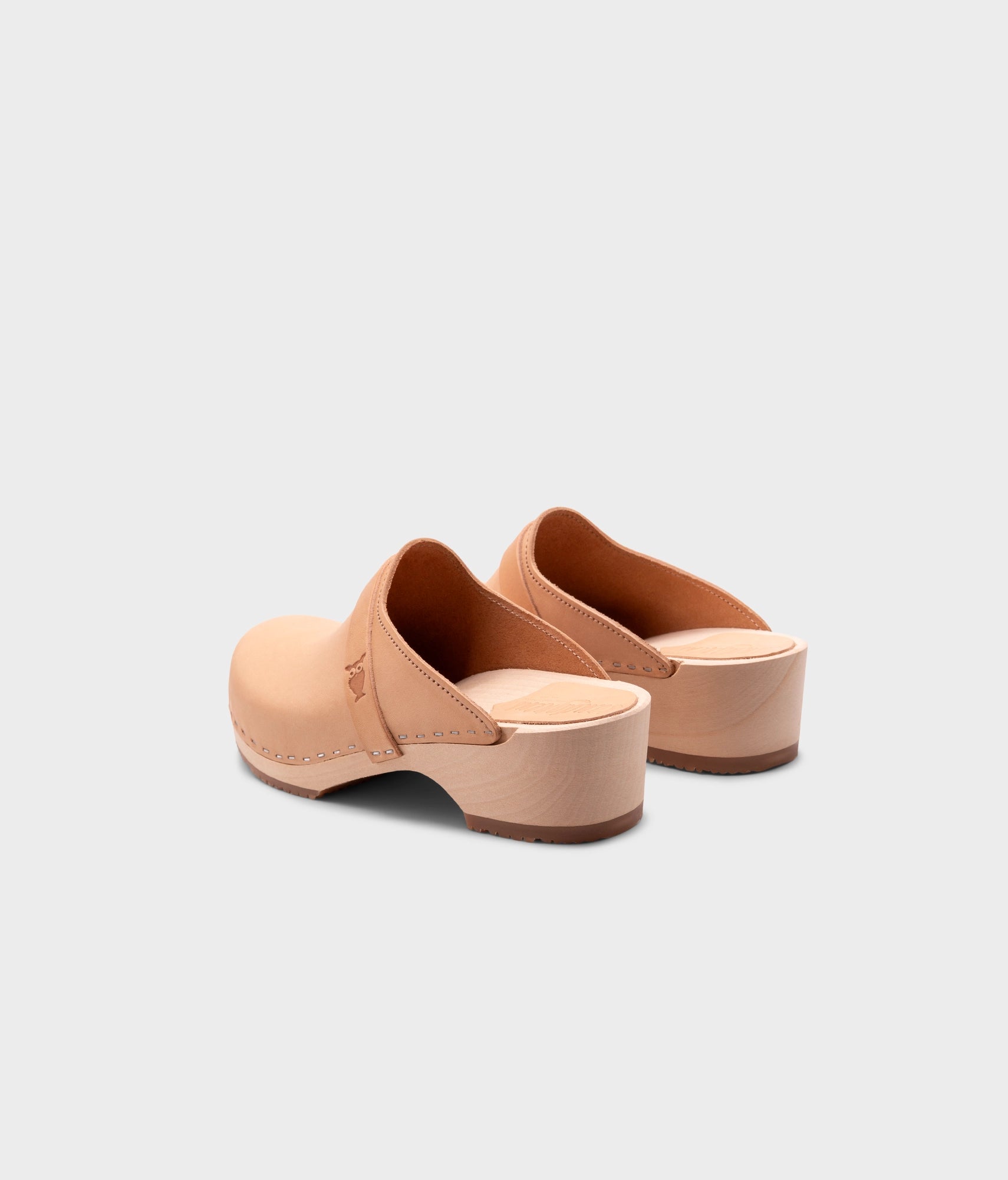 classic low heeled clog mule in beige ecru vegetable tanned leather stapled on a light wooden base with a leather strap