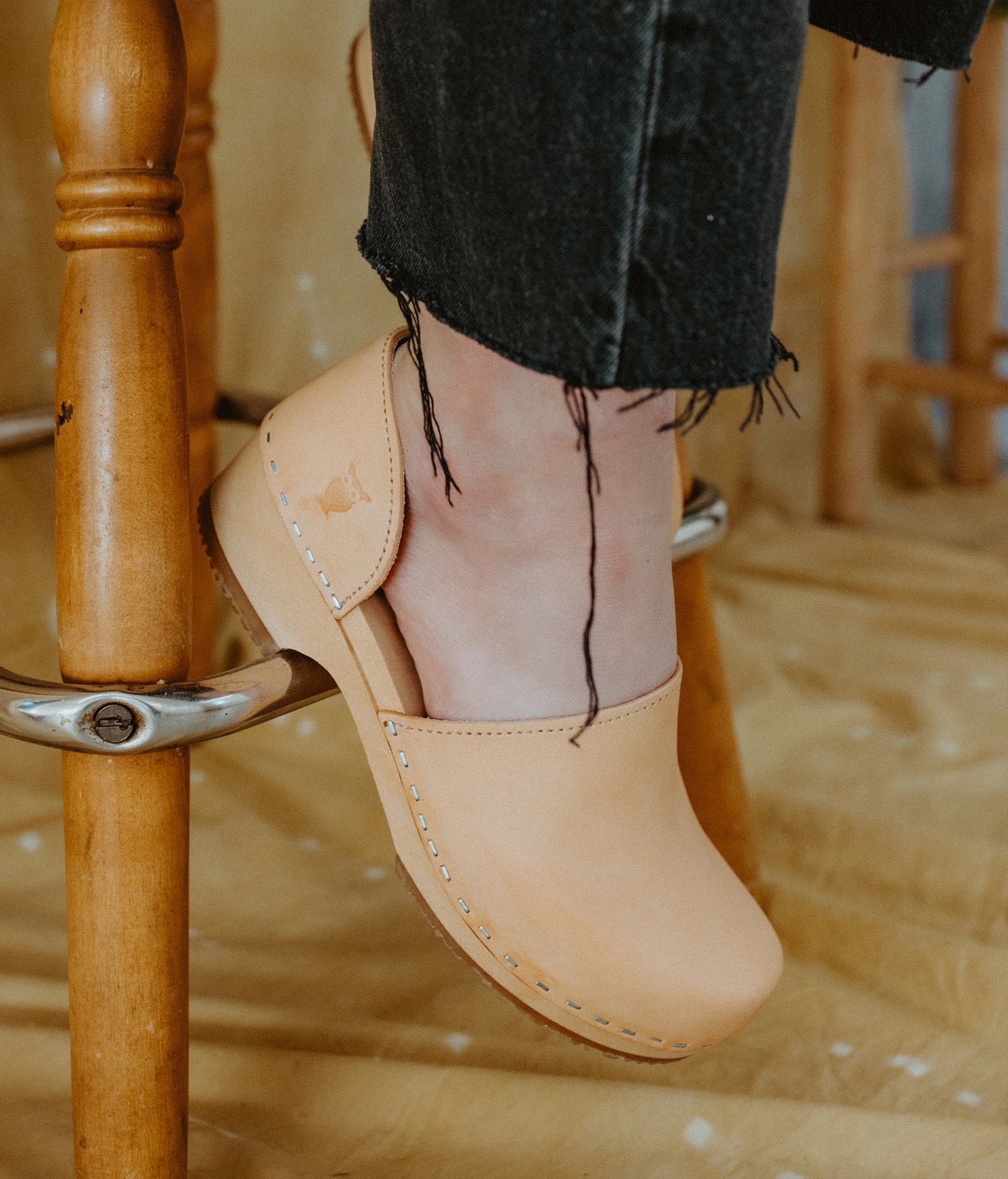 ow heeled closed-back clogs in beige vegetable tanned leather stapled on a light wooden base