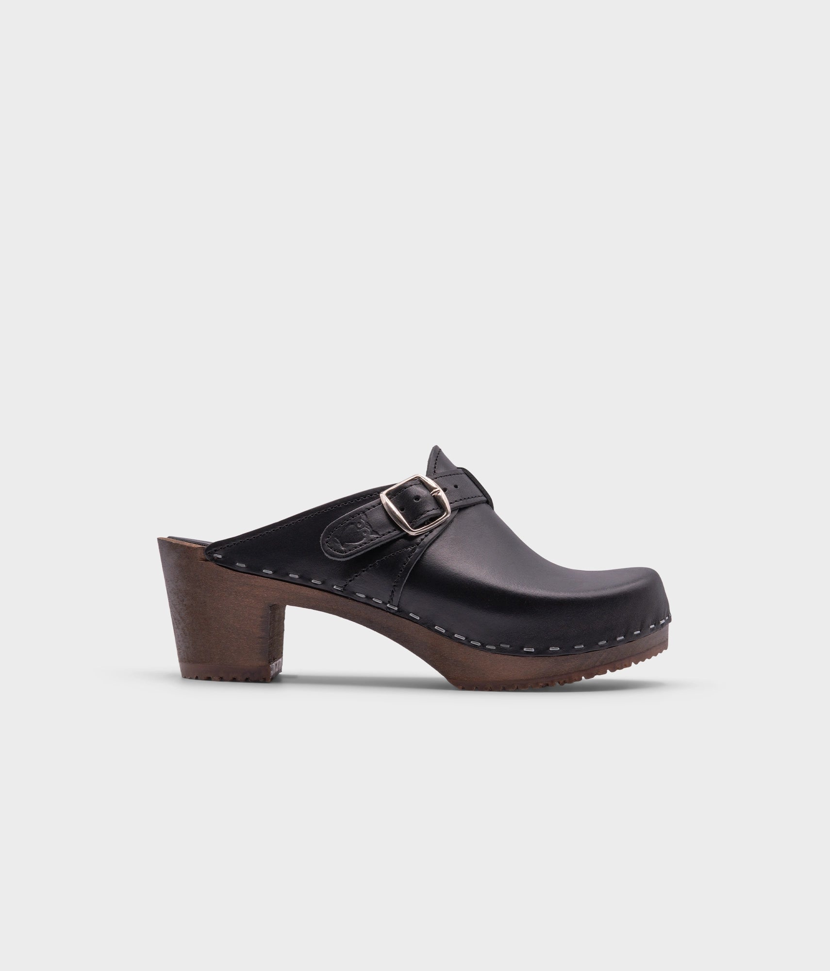 Nashville buckled clog mule in black veg tan | Sandgrens