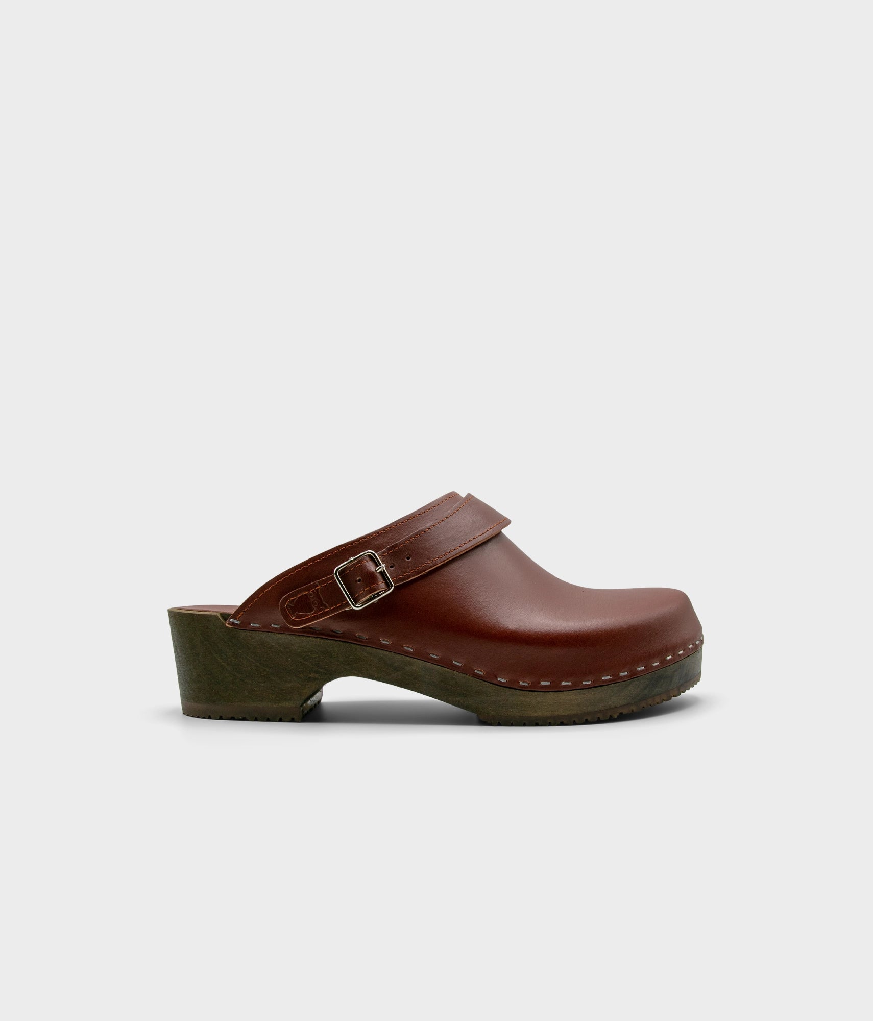 Men's Nybro backstrap clog in cognac vegetable tan leather