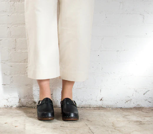 Mastering Monochrome: How Black & White Pairs with Clogs