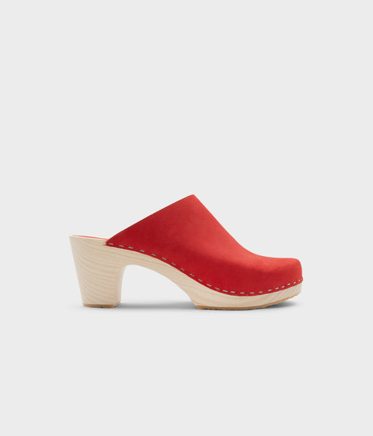 high rise minimalistic clog mule in red nubuck leather stapled on a light wooden base