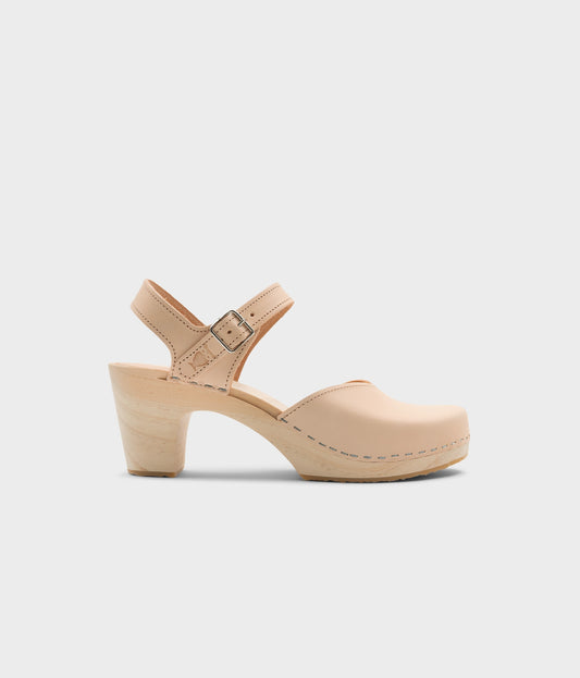 High rise heel classic clog sandals in ecru beige vegetable tanned leather stapled on a light wooden base