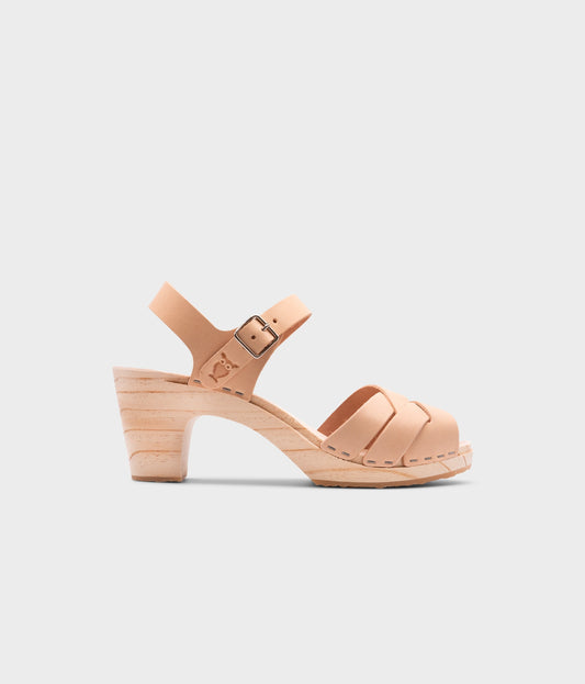 high-rise clog sandals in ecru beige vegetable tanned leather with an open-toe stapled on a light wooden base