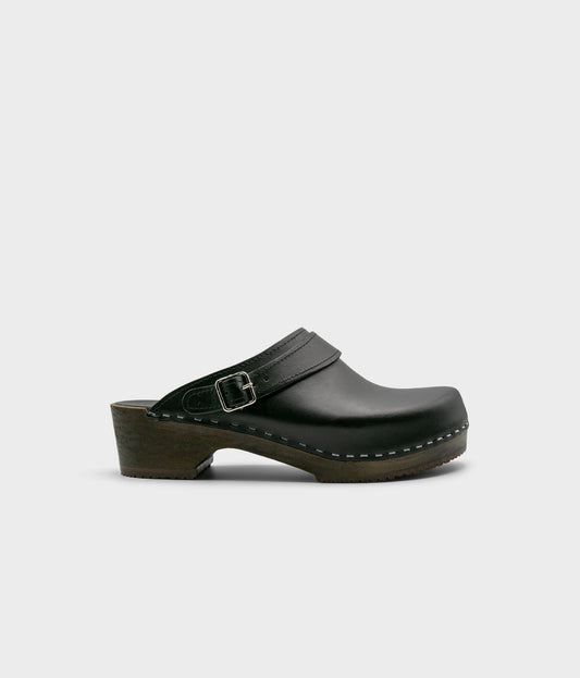 men's low heeled clog mules in black vegetable tanned leather stapled on a dark wooden base with a sling back