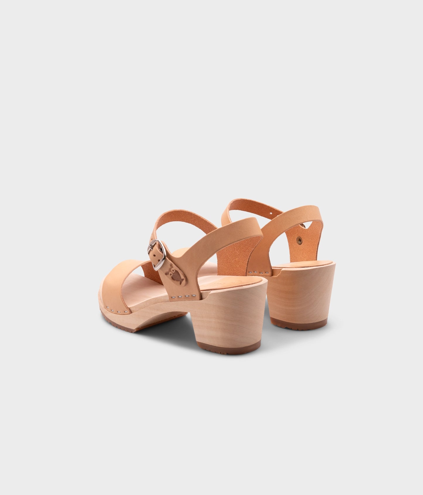 high-heeled open-toe clog sandal in ecru beige vegetable tanned leather stapled on a light wooden base