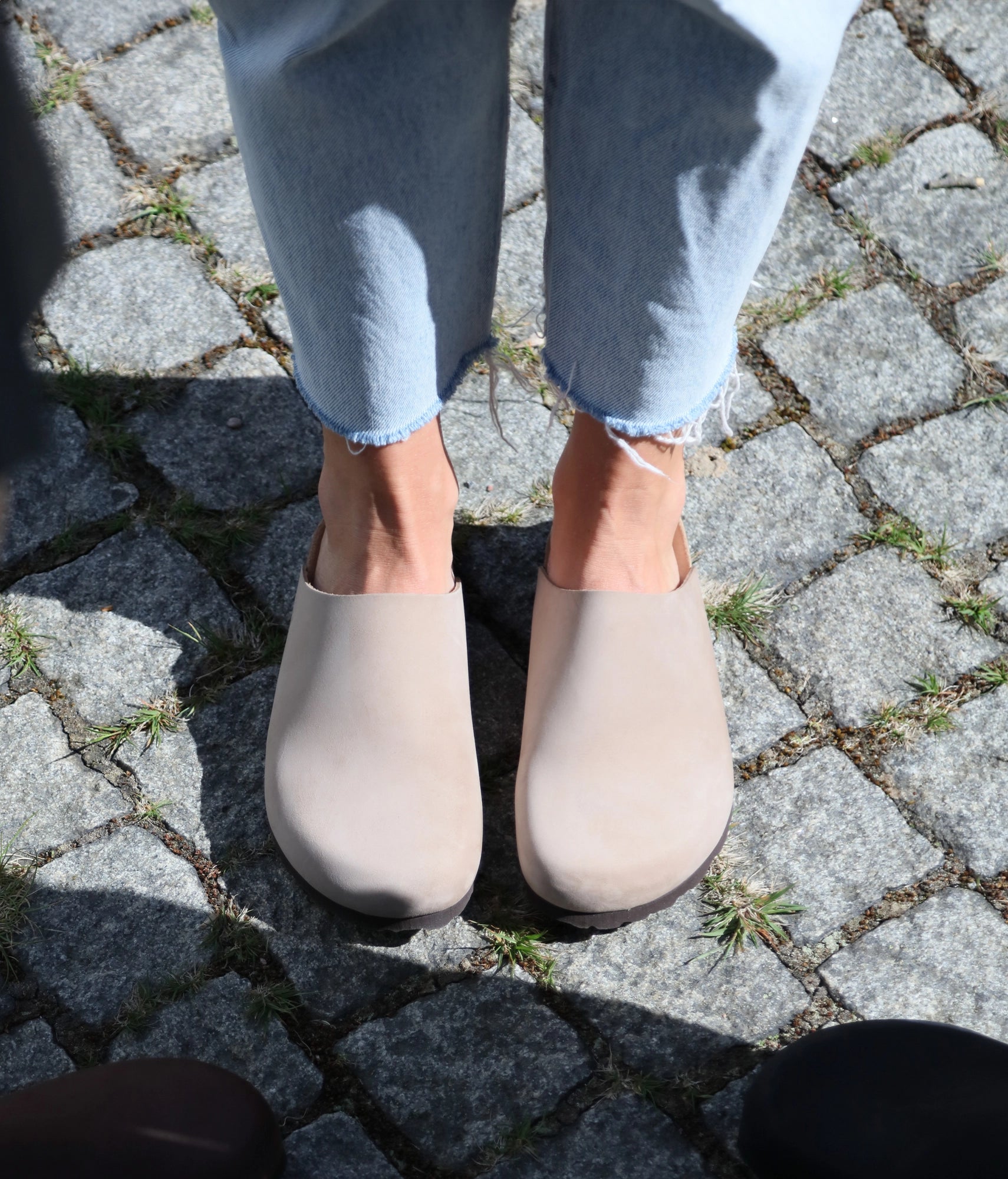 closed-toe cork sandal in sandstone beige nubuck leather, suede footbed and brown EVA outersole