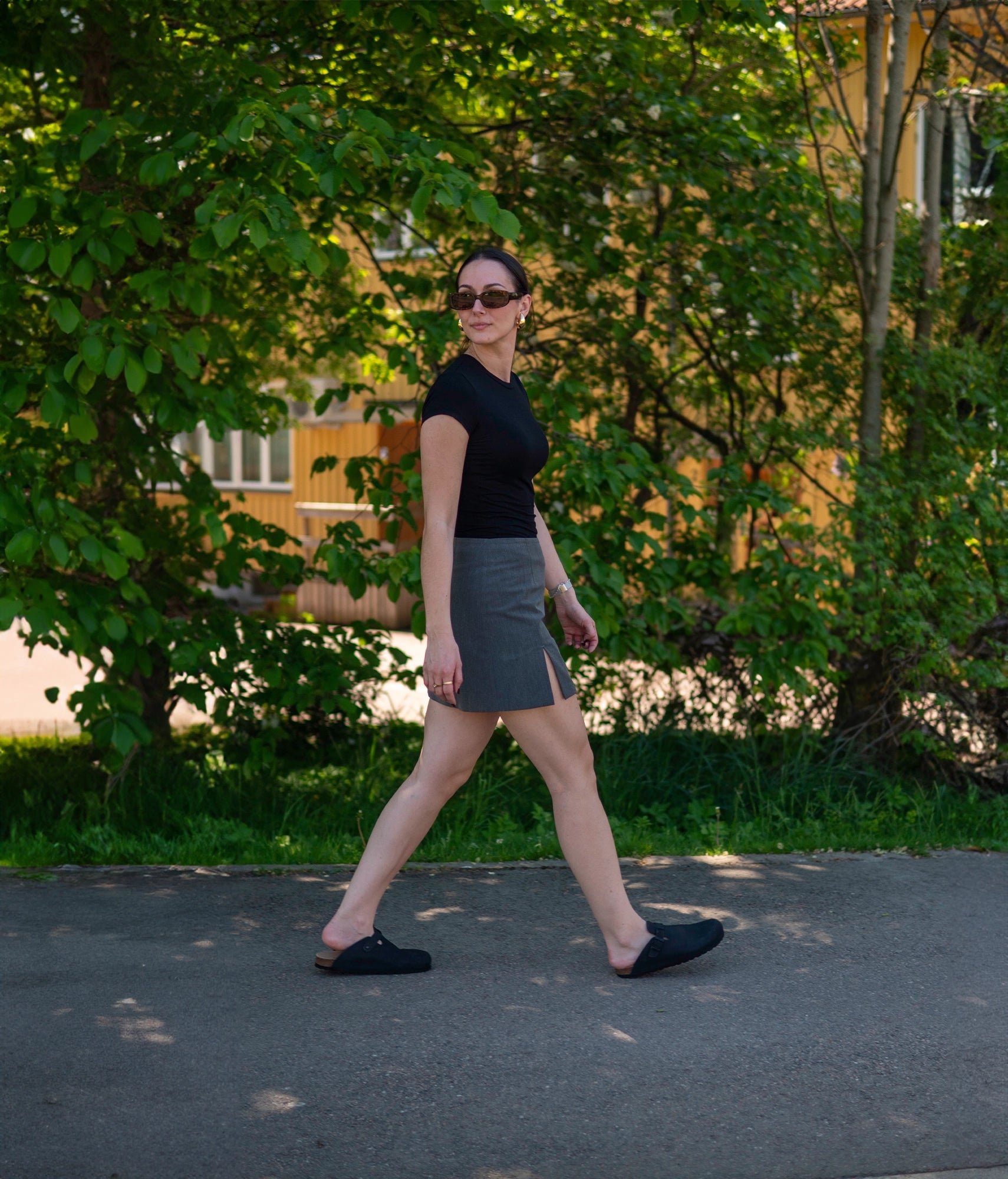 closed-toe cork sandal in black nubuck leather with a strap with a black buckle, suede footbed and black EVA outersole