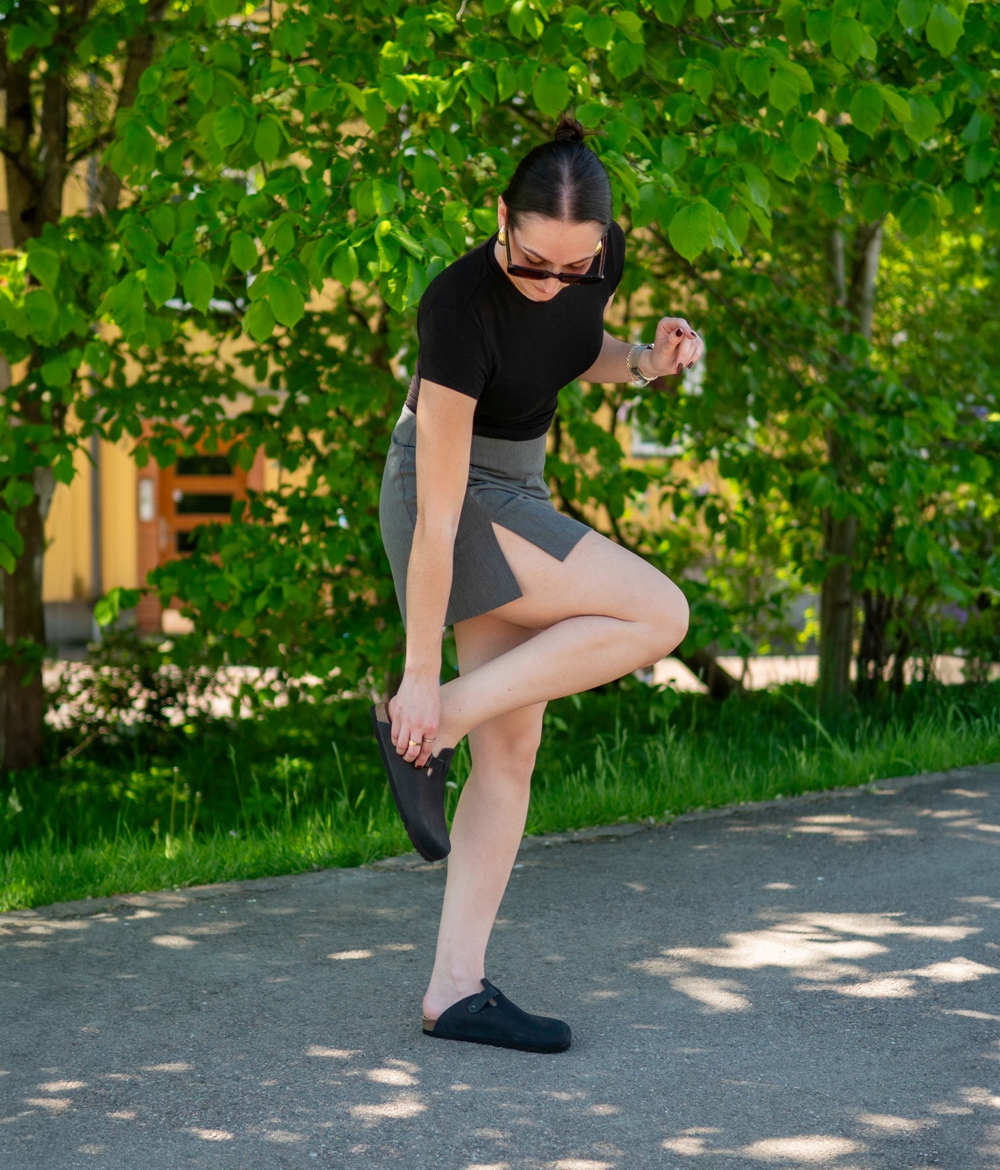 closed-toe cork sandal in black nubuck leather with a strap with a black buckle, suede footbed and black EVA outersole