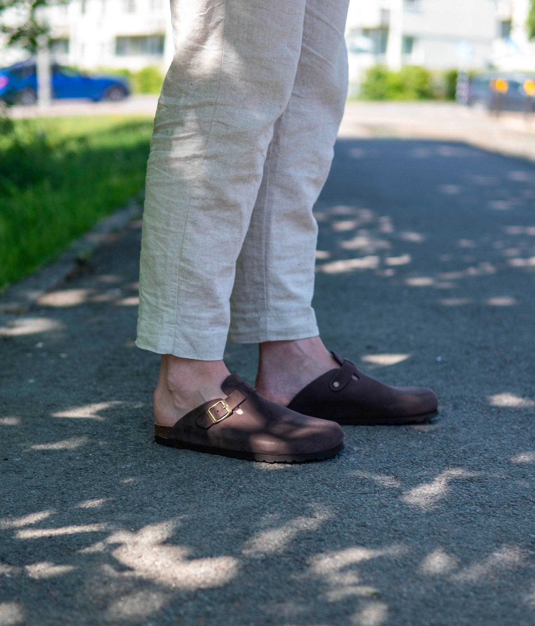 closed-toe cork sandal in walnut brown nubuck leather with a strap with a brass gold buckle, suede footbed and brown EVA outersole