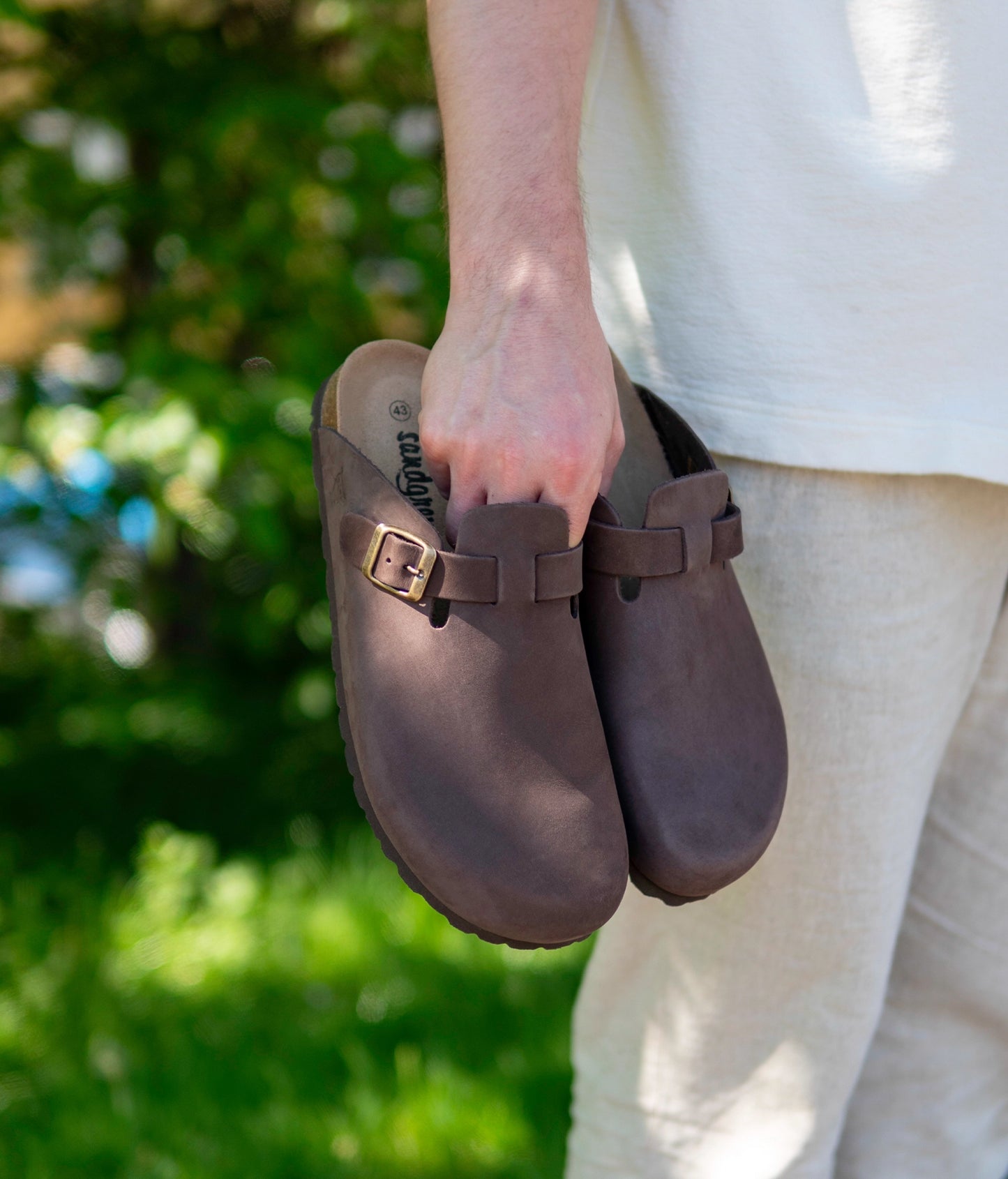 closed-toe cork sandal in walnut brown nubuck leather with a strap with a brass gold buckle, suede footbed and brown EVA outersole