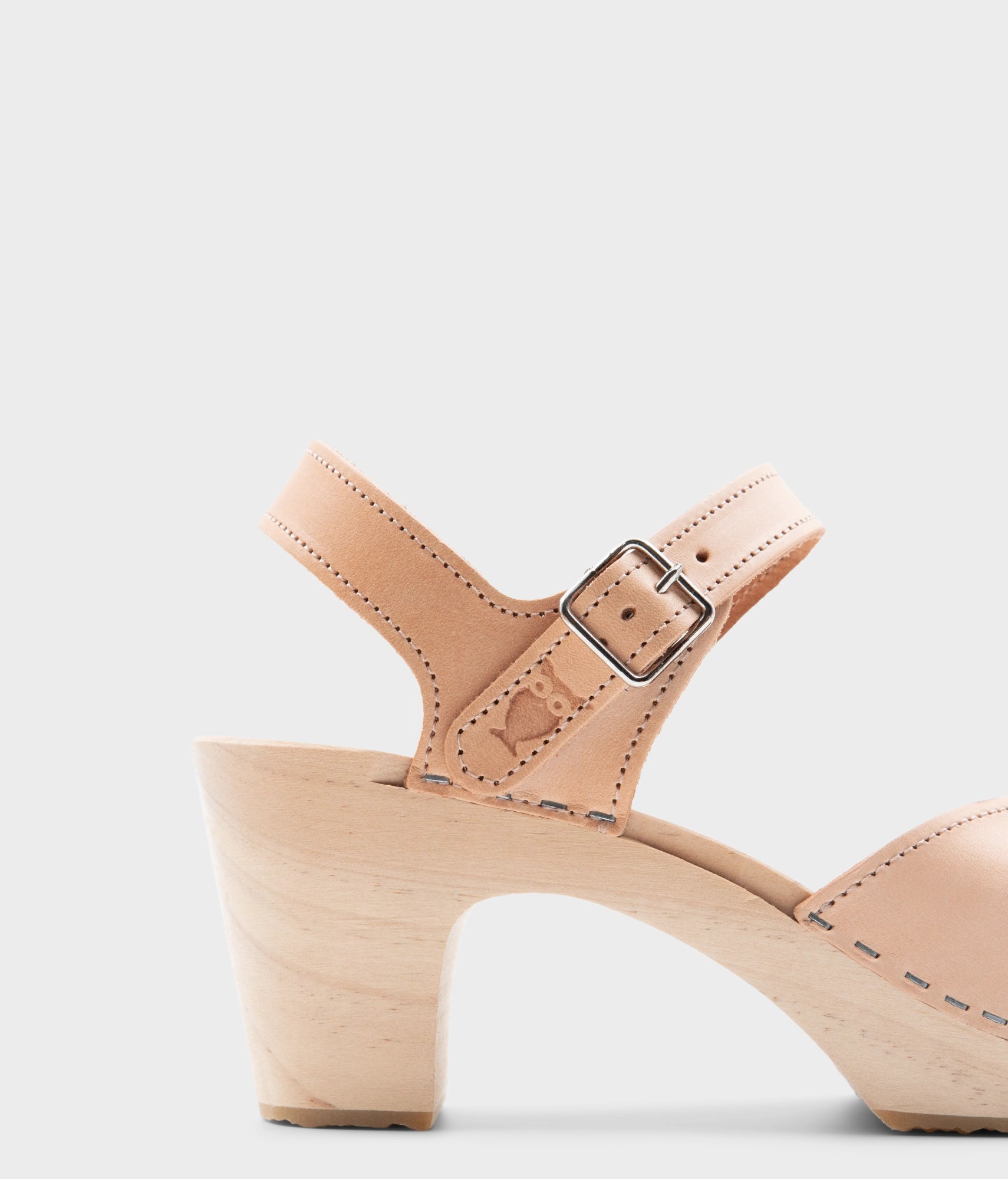 high rise heel crossed clog sandals in ecru beige vegetable tanned leather stapled on a light wooden base