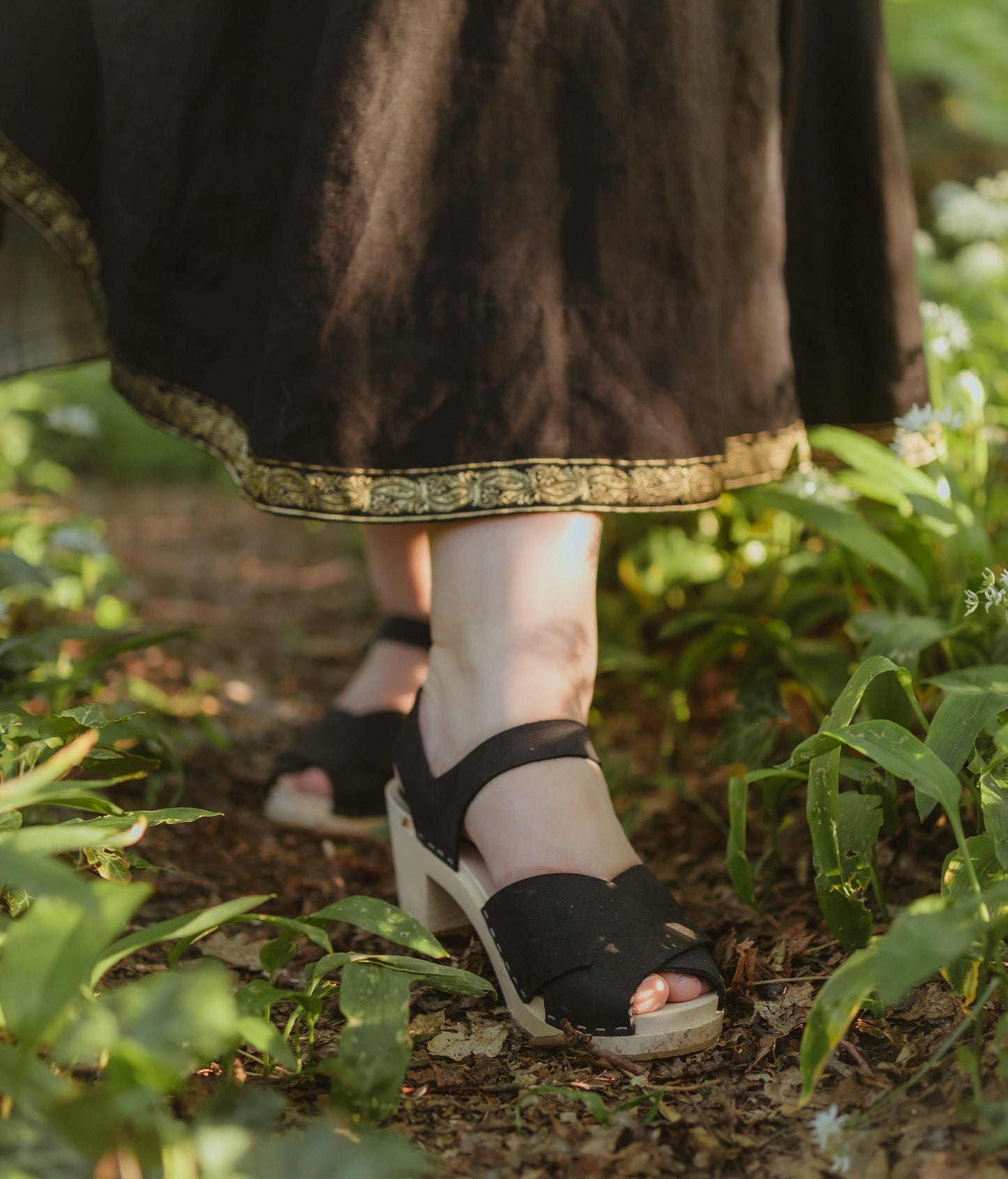high heeled clog sandals in black nubuck leather with an open-toe stapled on a light wooden base