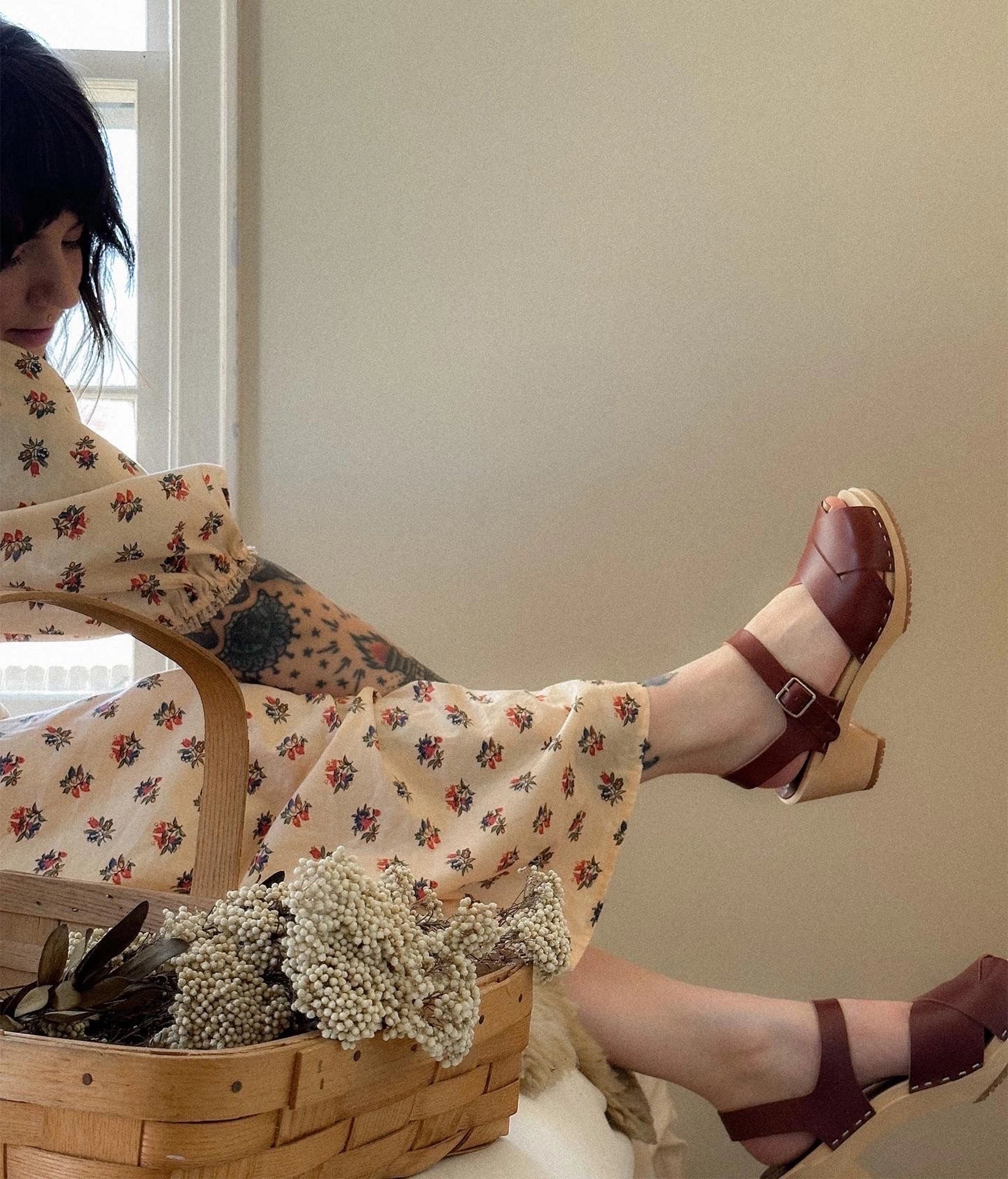high heeled clog sandals in cognac red vegetable tanned leather with an open-toe stapled on a light wooden base