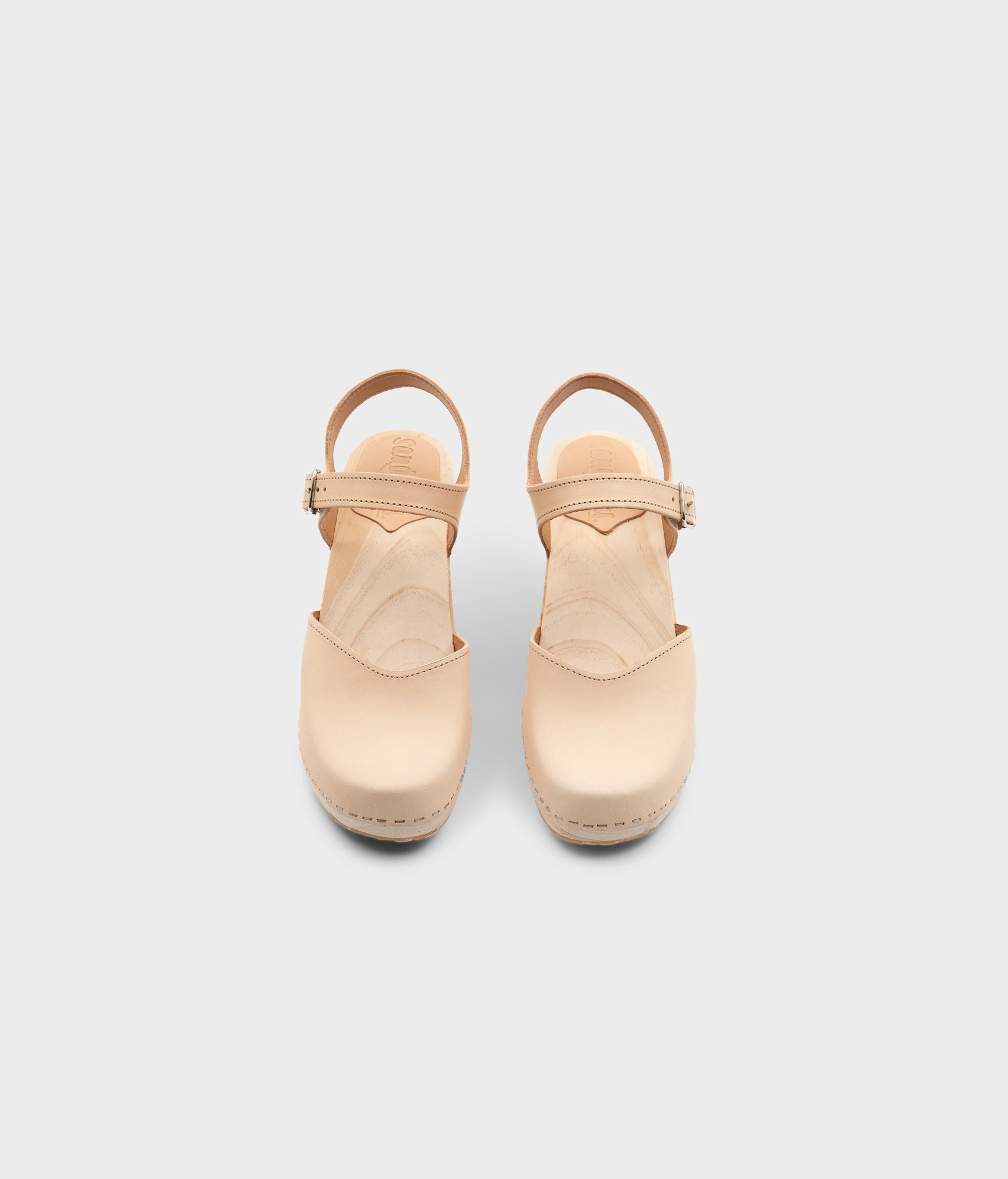 High rise heel classic clog sandals in ecru beige vegetable tanned leather stapled on a light wooden base