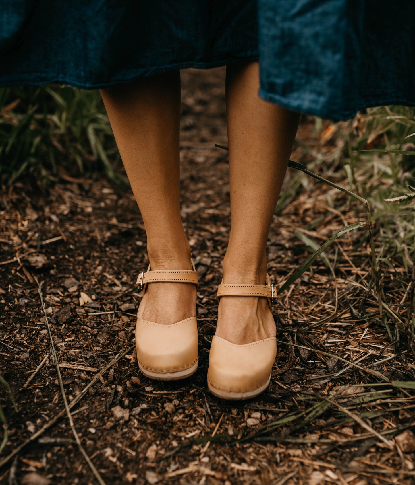 High rise heel classic clog sandals in ecru beige vegetable tanned leather stapled on a light wooden base