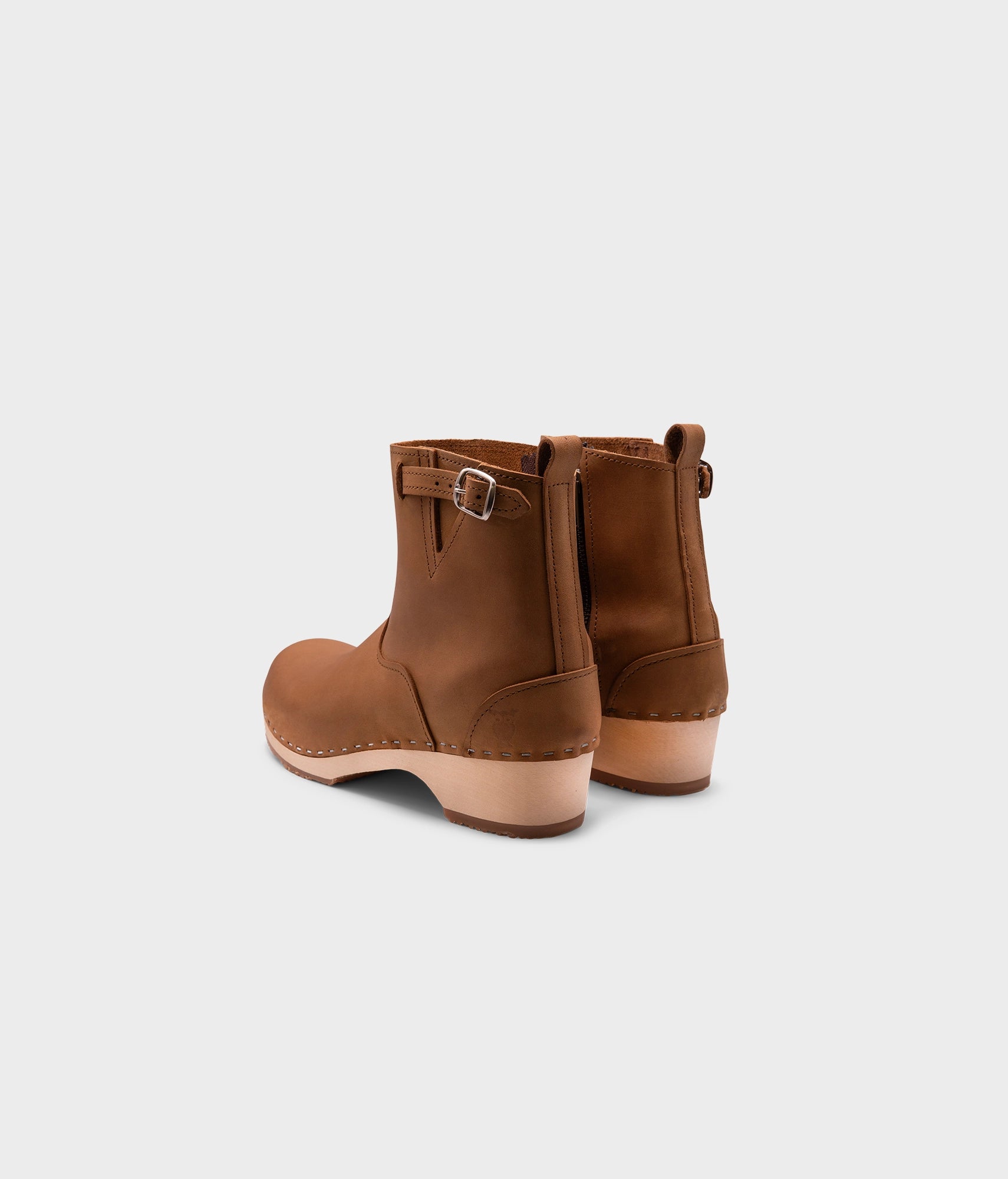 New York low-heeled clog boots in dexter tan Sandgrens