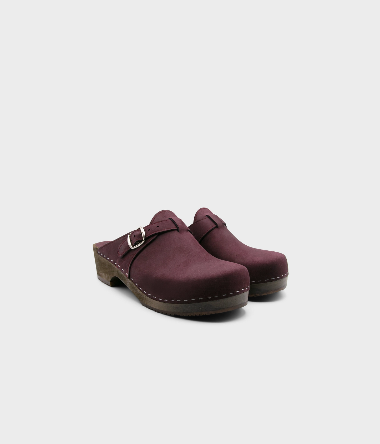 men's clog mule in purple plum nubuck leather stapled on a dark wooden base with a silver buckle on top