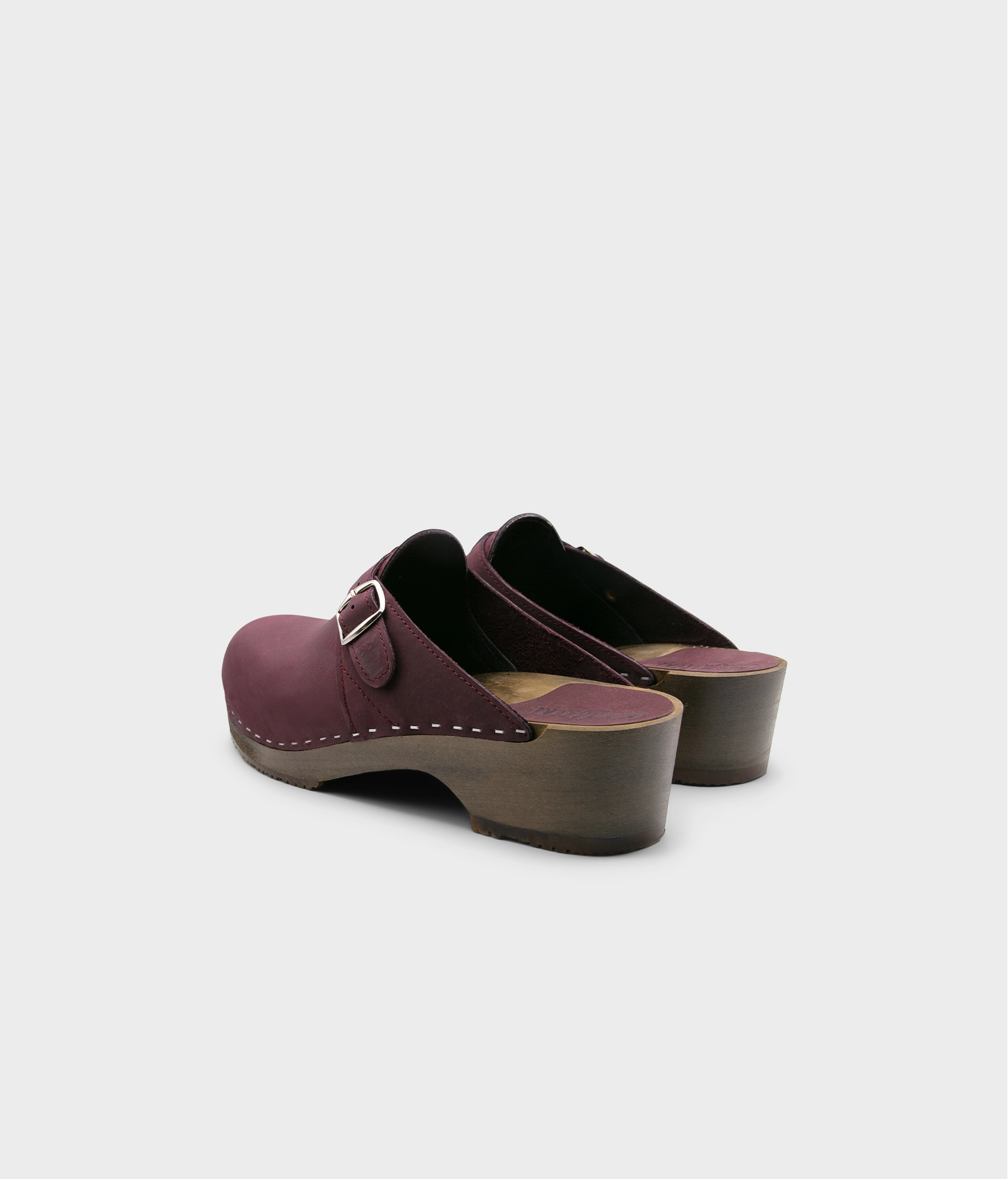 men's clog mule in purple plum nubuck leather stapled on a dark wooden base with a silver buckle on top