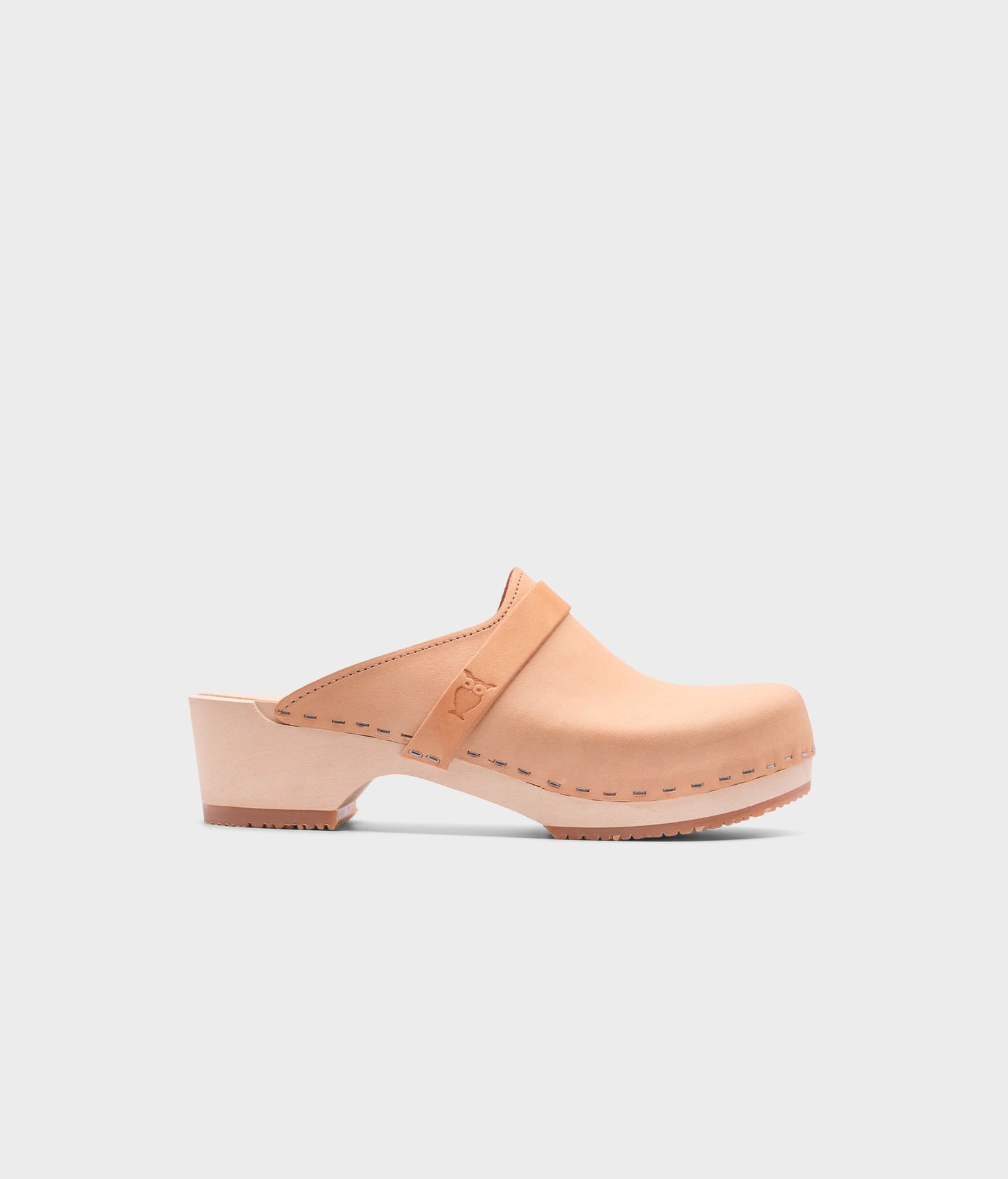 classic low heeled clog mule in beige ecru vegetable tanned leather stapled on a light wooden base with a leather strap