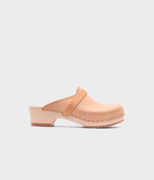classic low heeled clog mule in beige ecru vegetable tanned leather stapled on a light wooden base with a leather strap