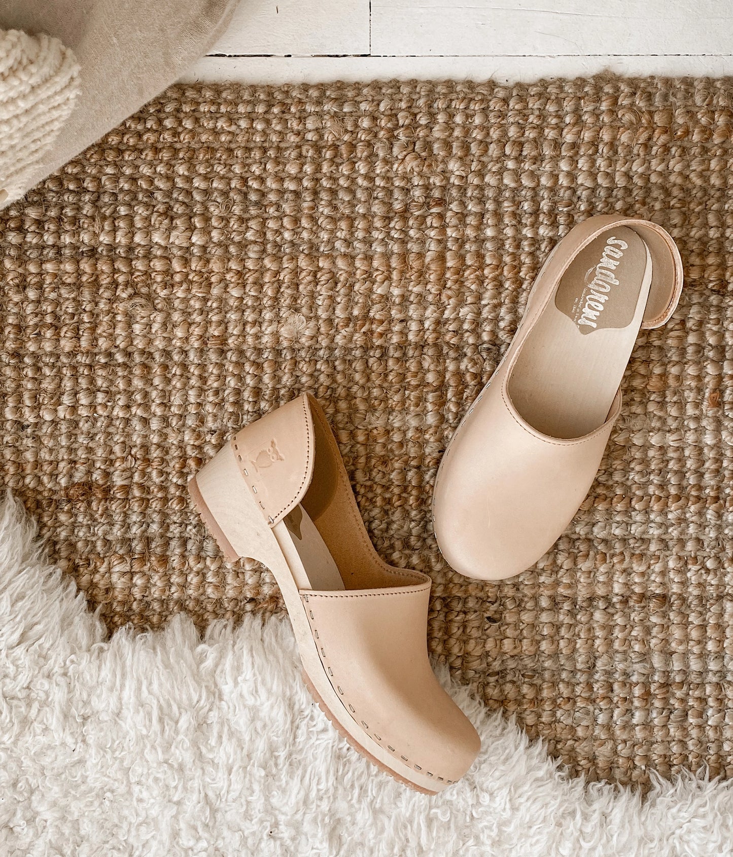 Brett low closed-back clogs