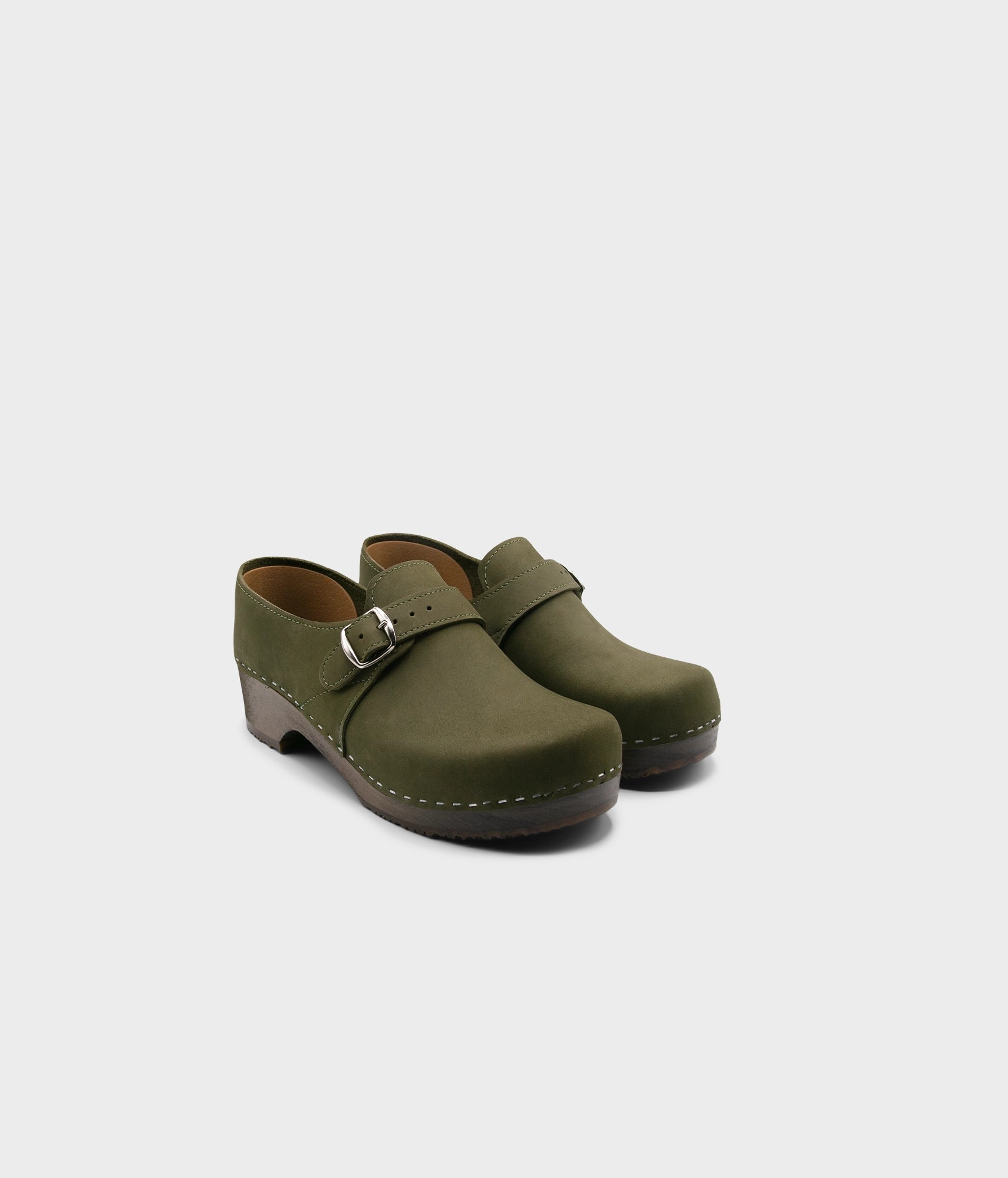 men's closed-back clogs in olive green nubuck leather stapled on a dark wooden base with a silver buckle