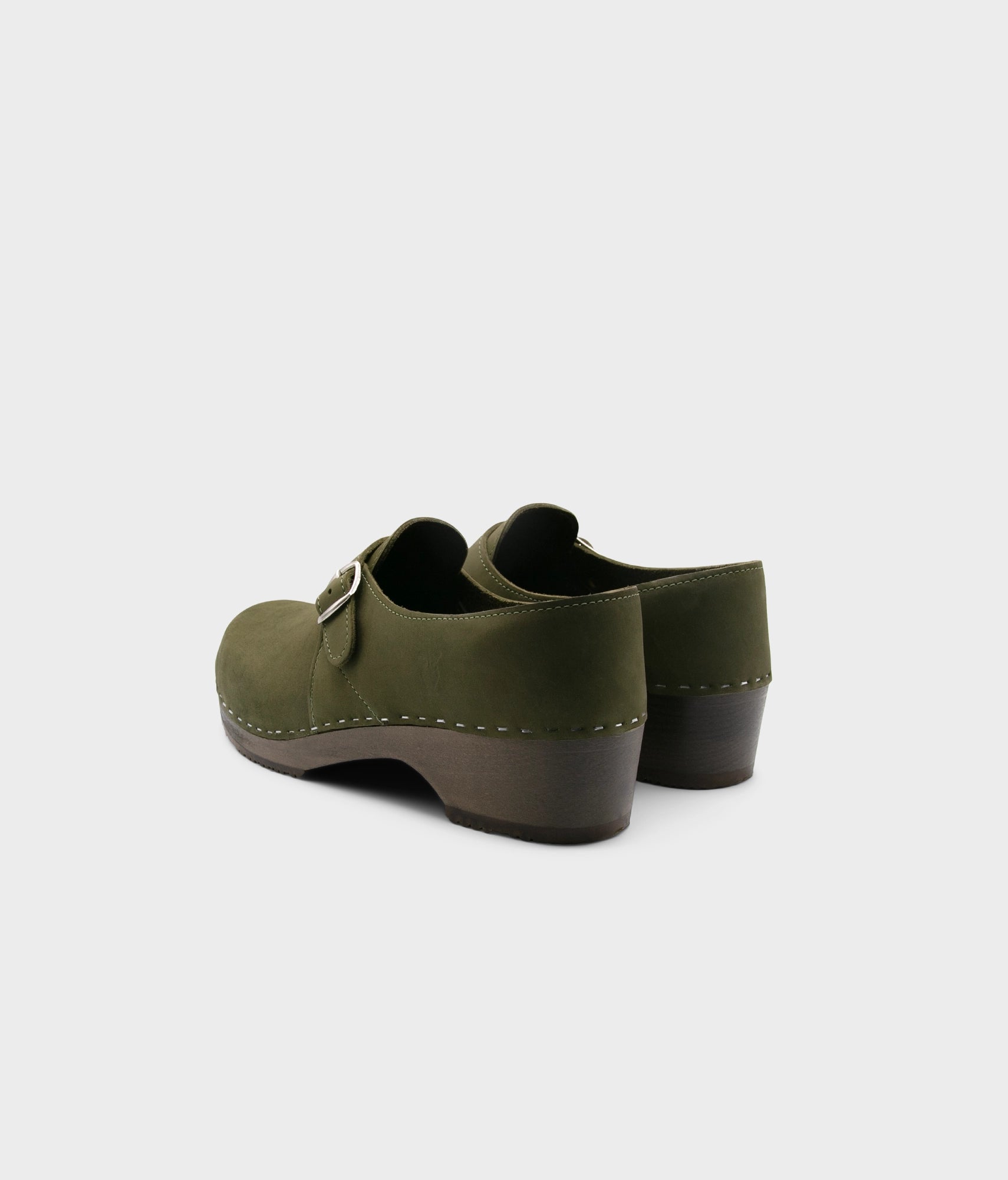 men's closed-back clogs in olive green nubuck leather stapled on a dark wooden base with a silver buckle