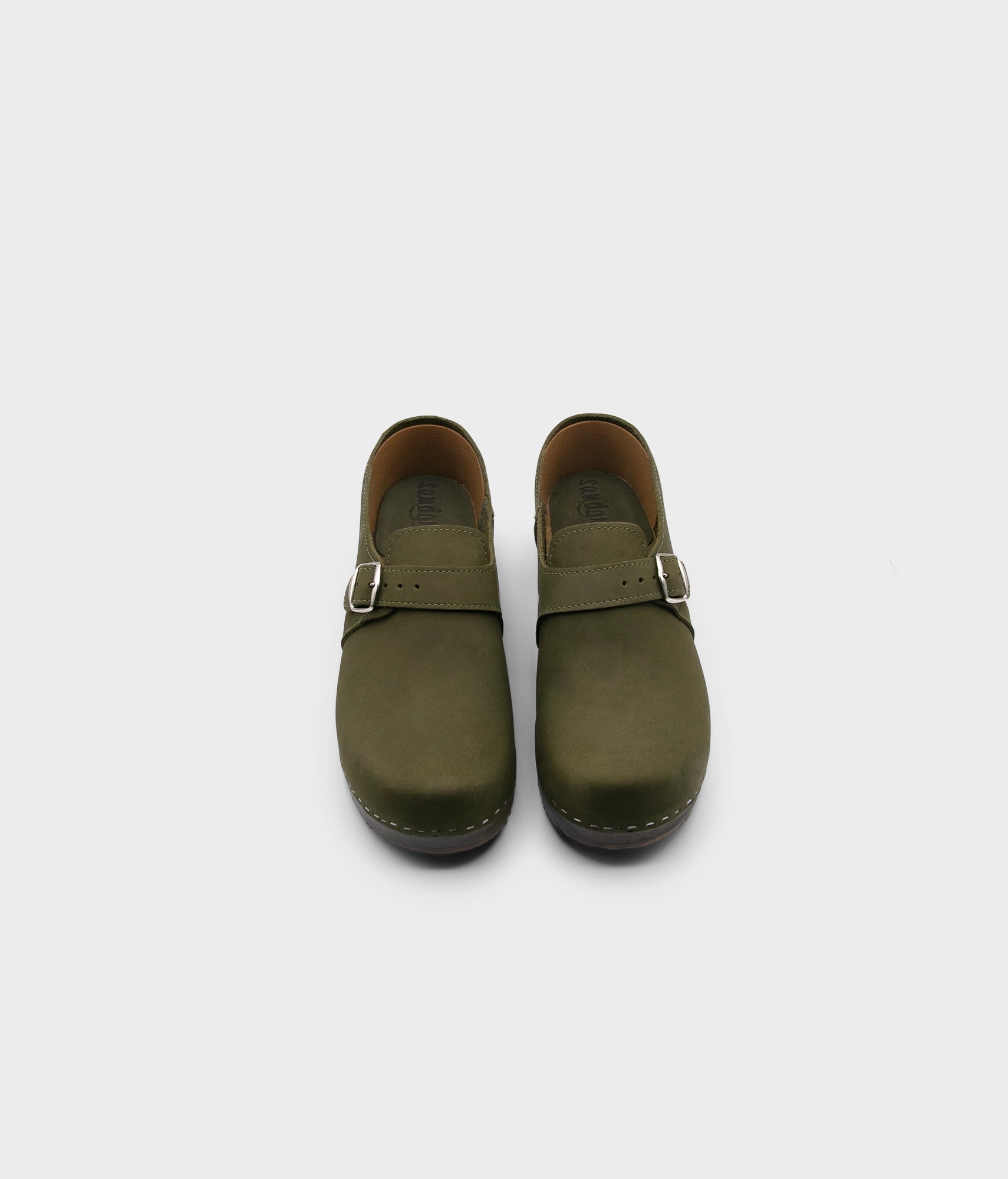 men's closed-back clogs in olive green nubuck leather stapled on a dark wooden base with a silver buckle