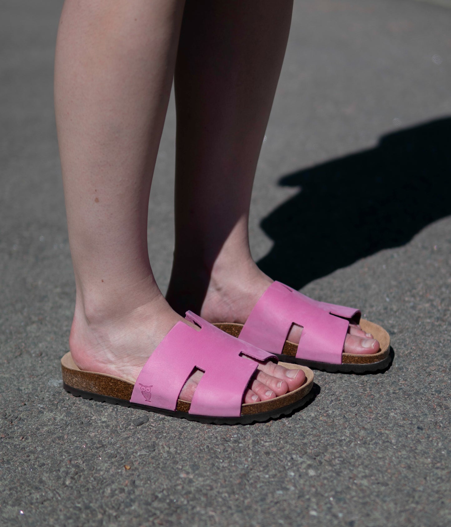 cork sandal with an H-shaped cutout in Magenta pink nubuck leather, suede footbed and brown EVA outersole