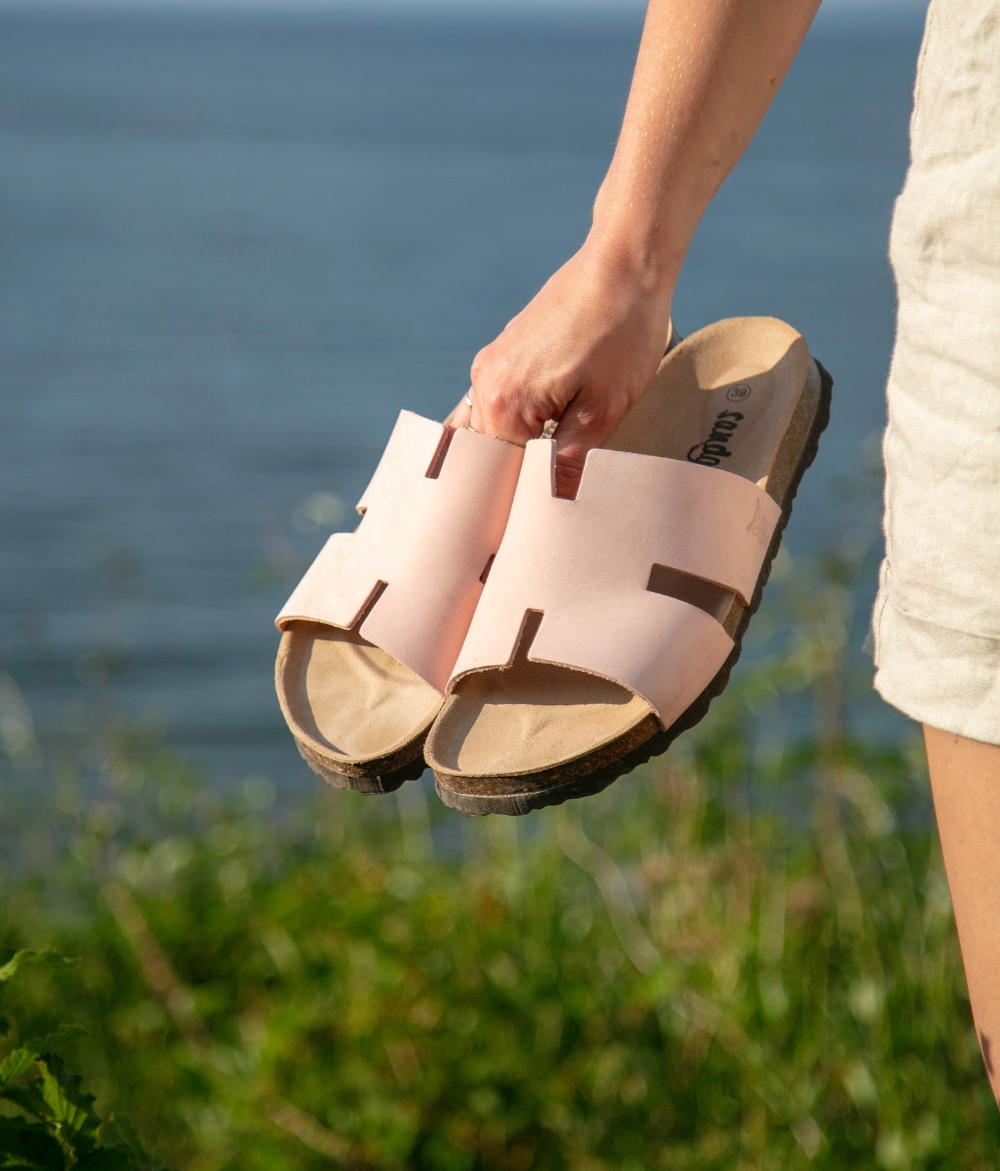 cork sandal with an H-shaped cutout in pale pink nubuck leather, suede footbed and brown EVA outersole