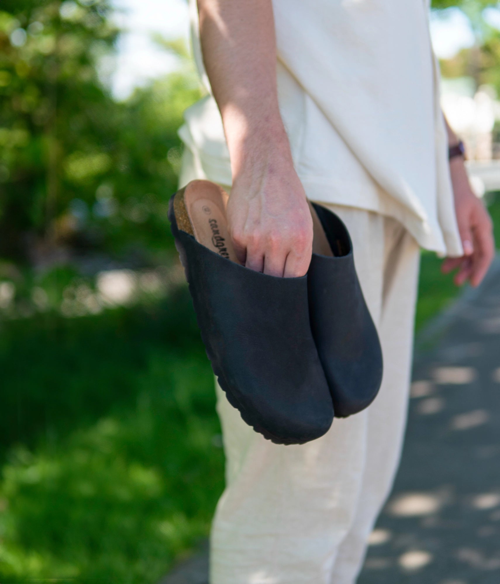 closed-toe cork sandal in black nubuck leather, suede footbed and black EVA outersole